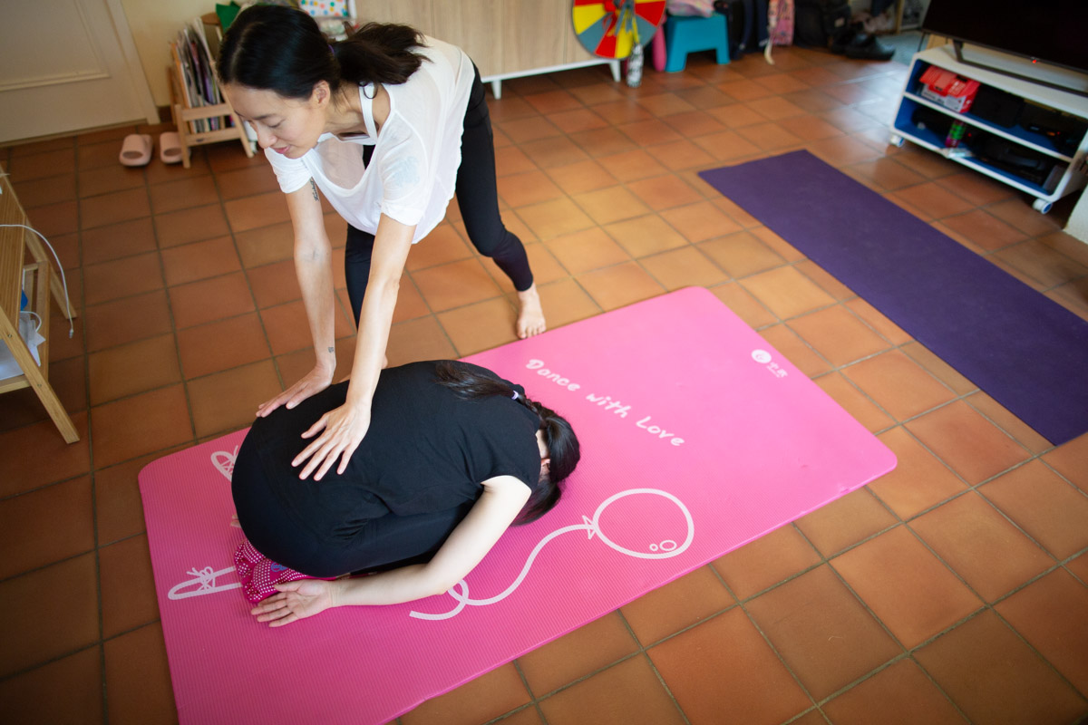 ramy-yoga-lessons-individual-at-home-1200px-013