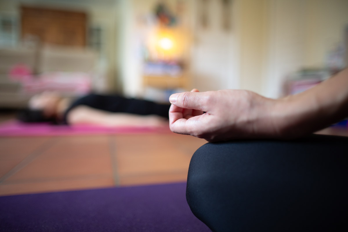 ramy-yoga-lessons-individual-at-home-1200px-039